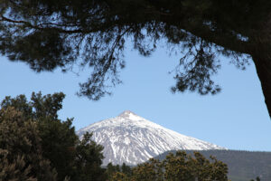 Der schneebedeckte Pico de Teide